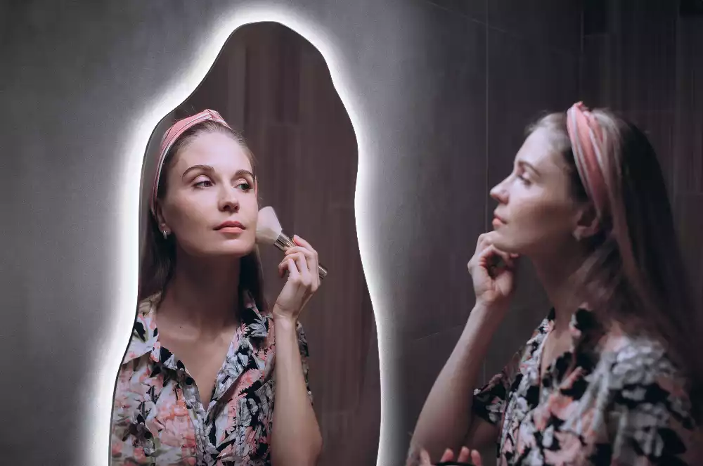 Espelho orgânico com led estiloso