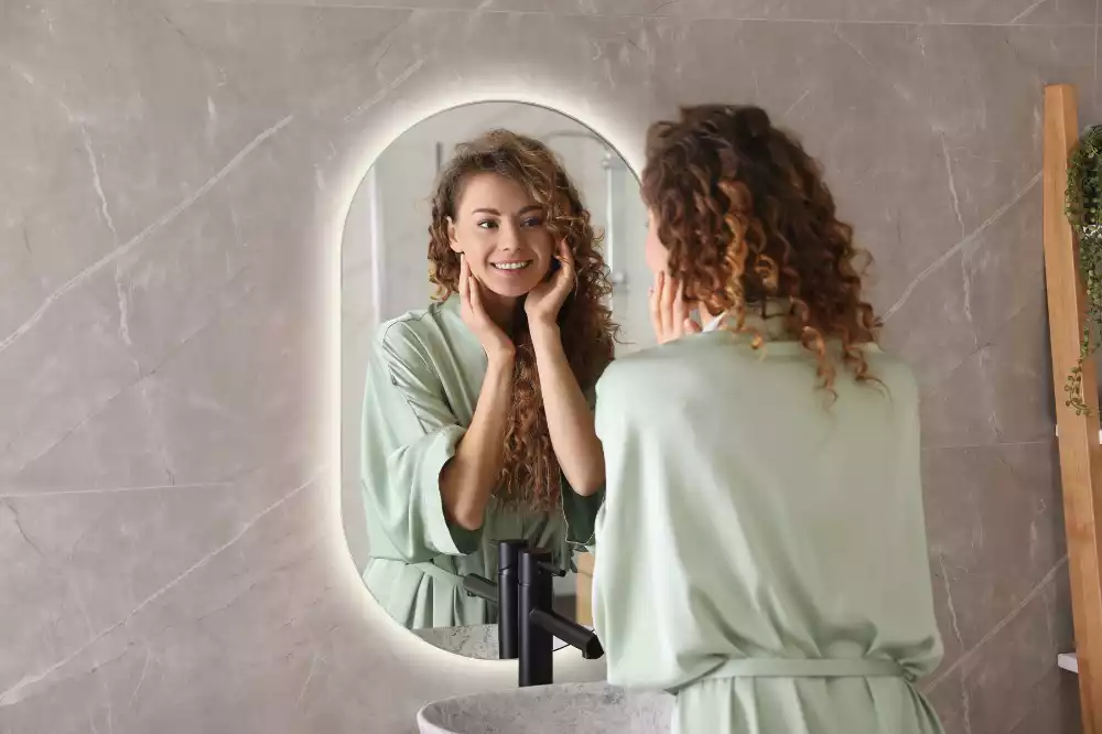 Espelho oval com led suspenso decorativo