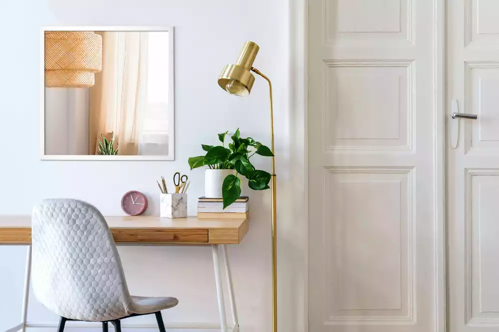 Espelho retangular decorativo com moldura branca