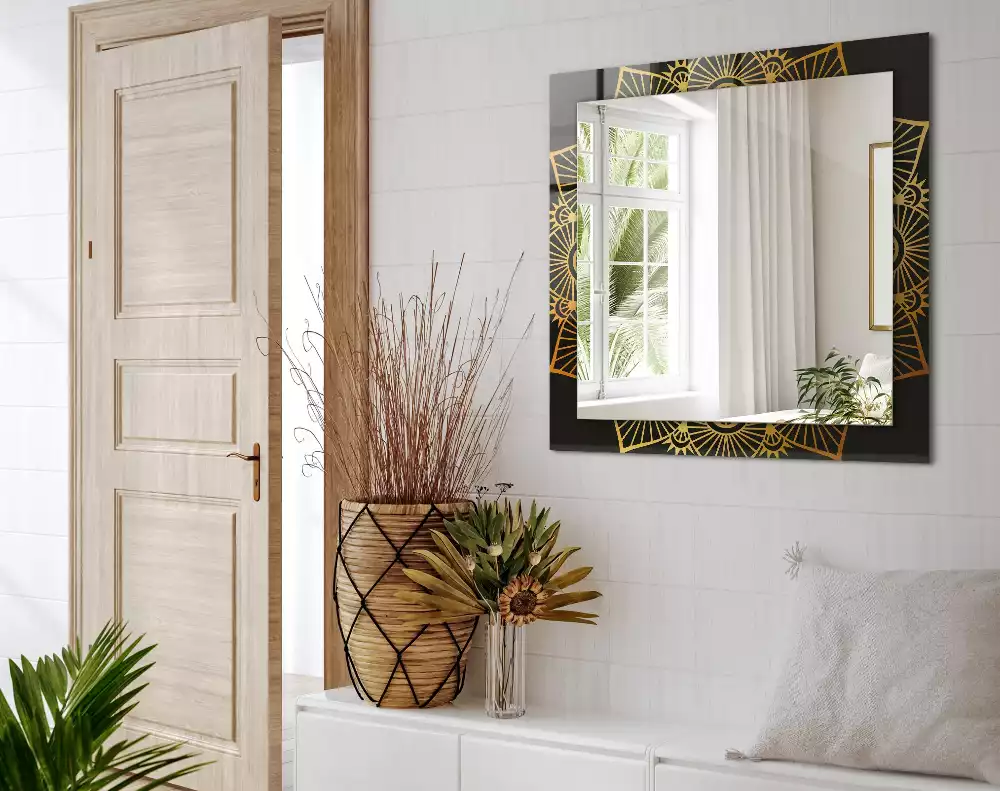 Espelho com moldura decorada padrão de mandala