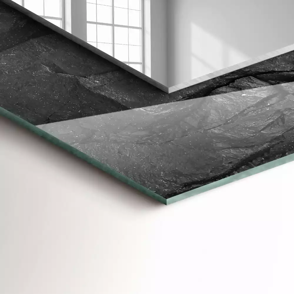 Espelho com moldura decorada Rachaduras na rocha negra