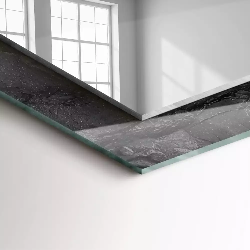 Espelho com moldura decorada Rachaduras na rocha negra