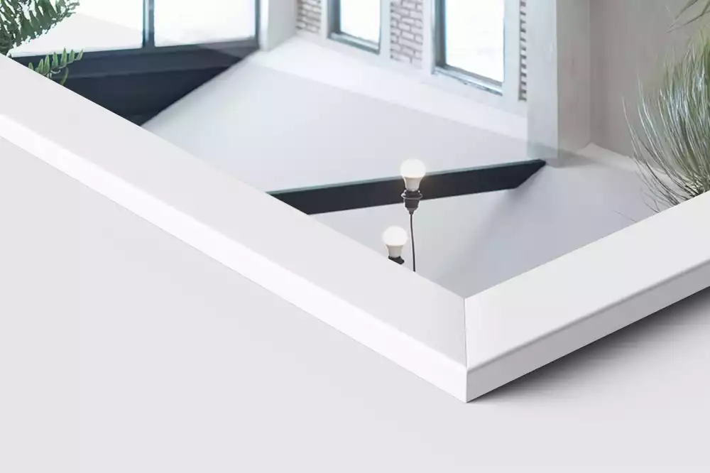 Espelho de pé em moldura branca