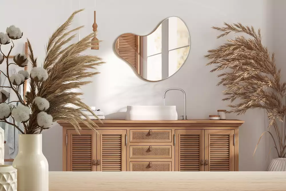 Espelho formato orgânico sem moldura pendurada