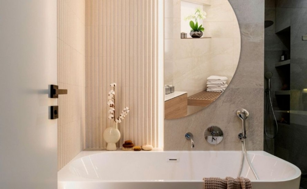 Como decorar uma casa de banho estreita? Truques inteligentes